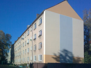 Ein Wohnhaus der WoWi Fürstenwalde in der Friedrich-Engels-Straße 29–32 vor der Modernisierung (2021)