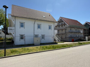 Außenansicht des Naturhaus der WoWi in Holzbauweise, Emma-Reich-Straße 6–9 in 15517 Fürstenwalde